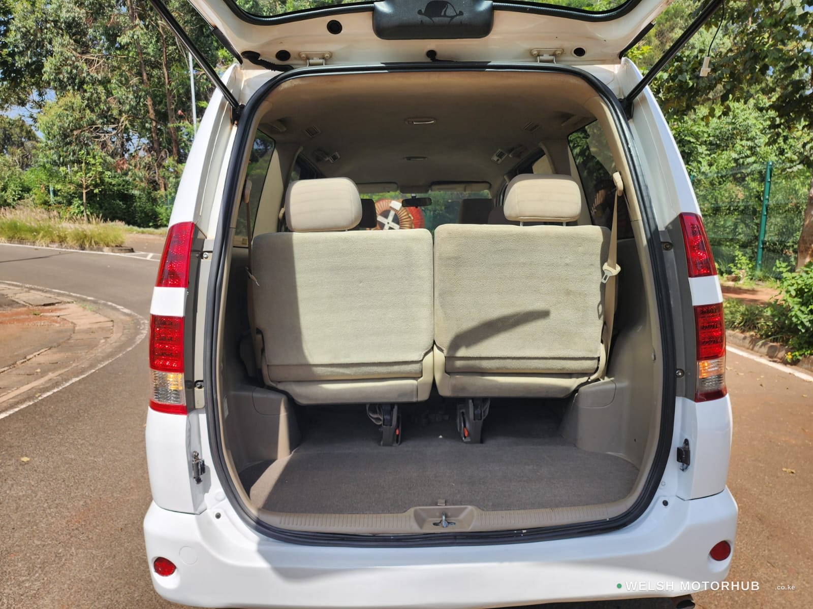 2006 Toyota Noah 2L Petrol MPV, photo 14