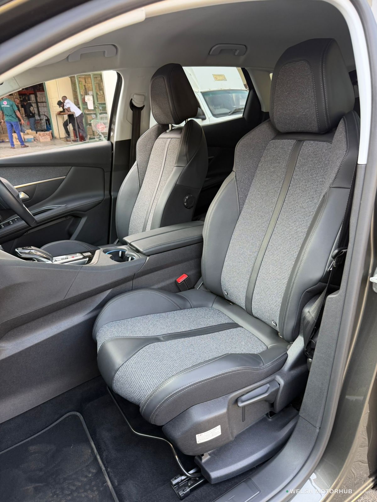 2019 Peugeot 3008 Allure LED 1.6L Petrol SUV, photo 8