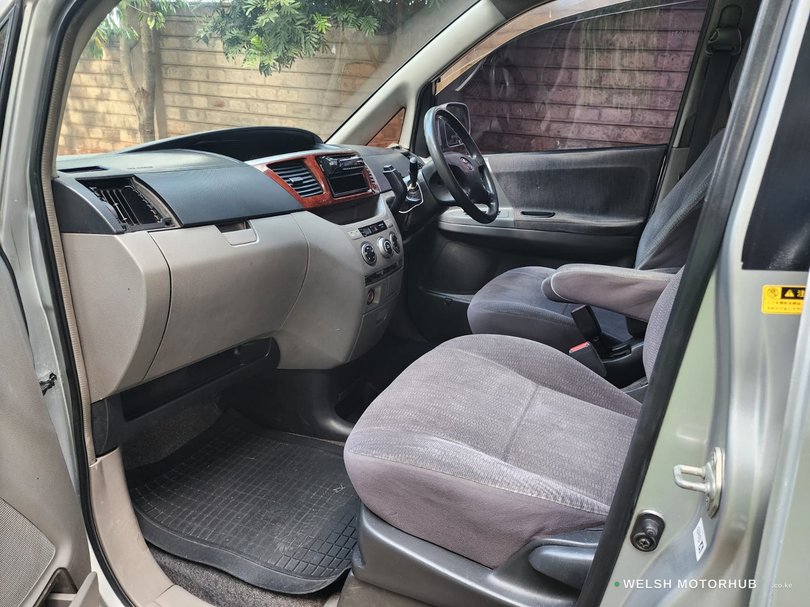 2003 Toyota Noah 2L Petrol MPV, photo 12