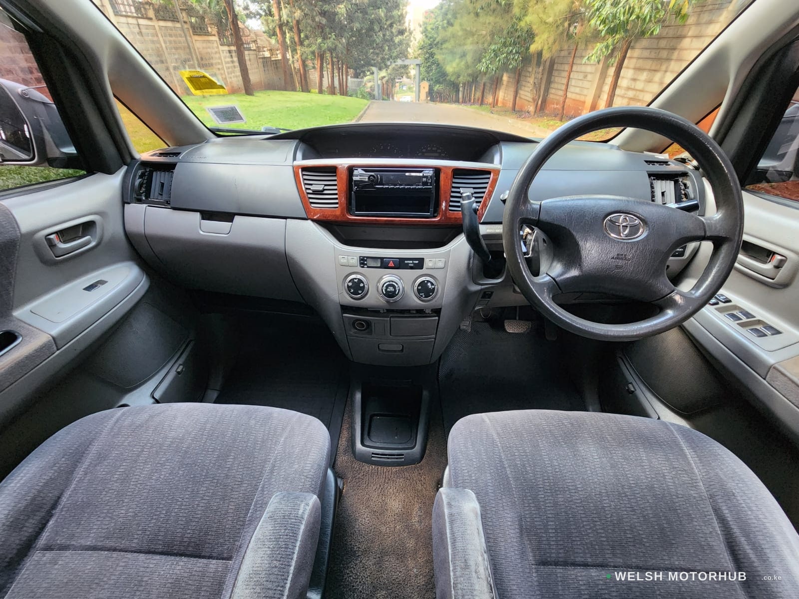 2003 Toyota Noah 2L Petrol MPV, photo 13