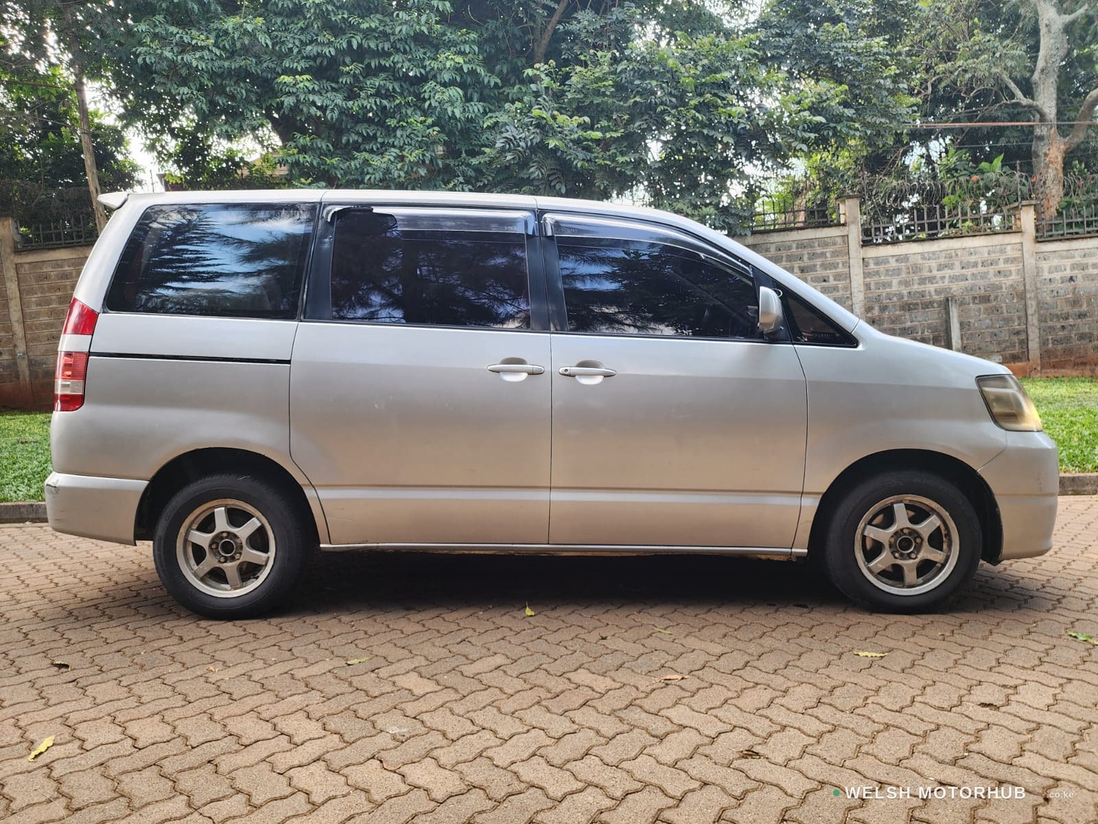 2003 Toyota Noah 2L Petrol MPV, photo 5