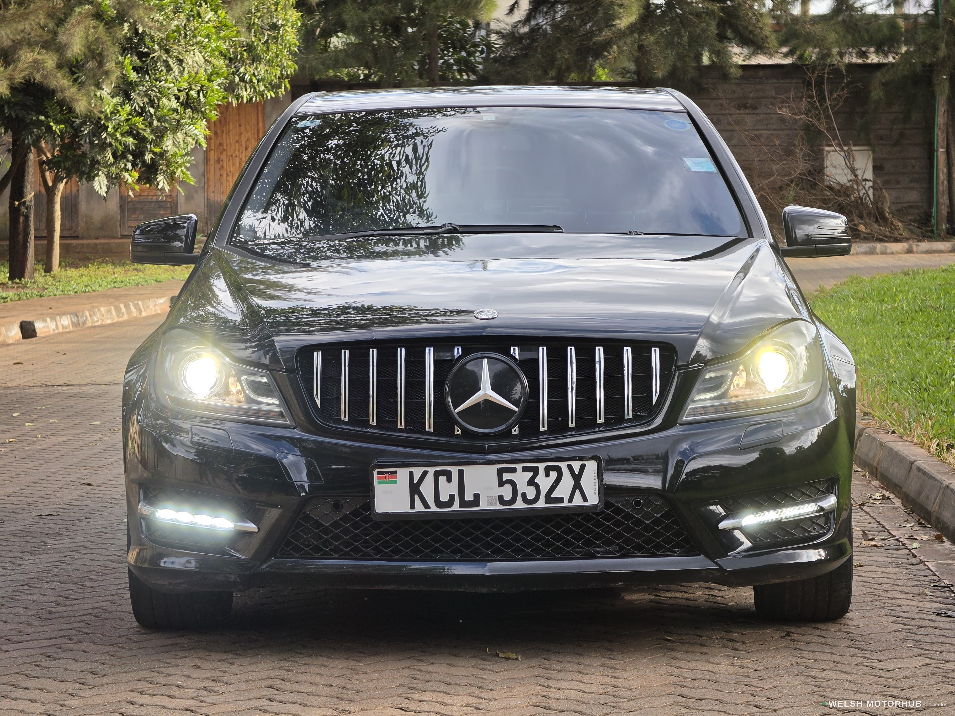 2010 Mercedes-Benz C200 1.8L Petrol Sedan, photo 3