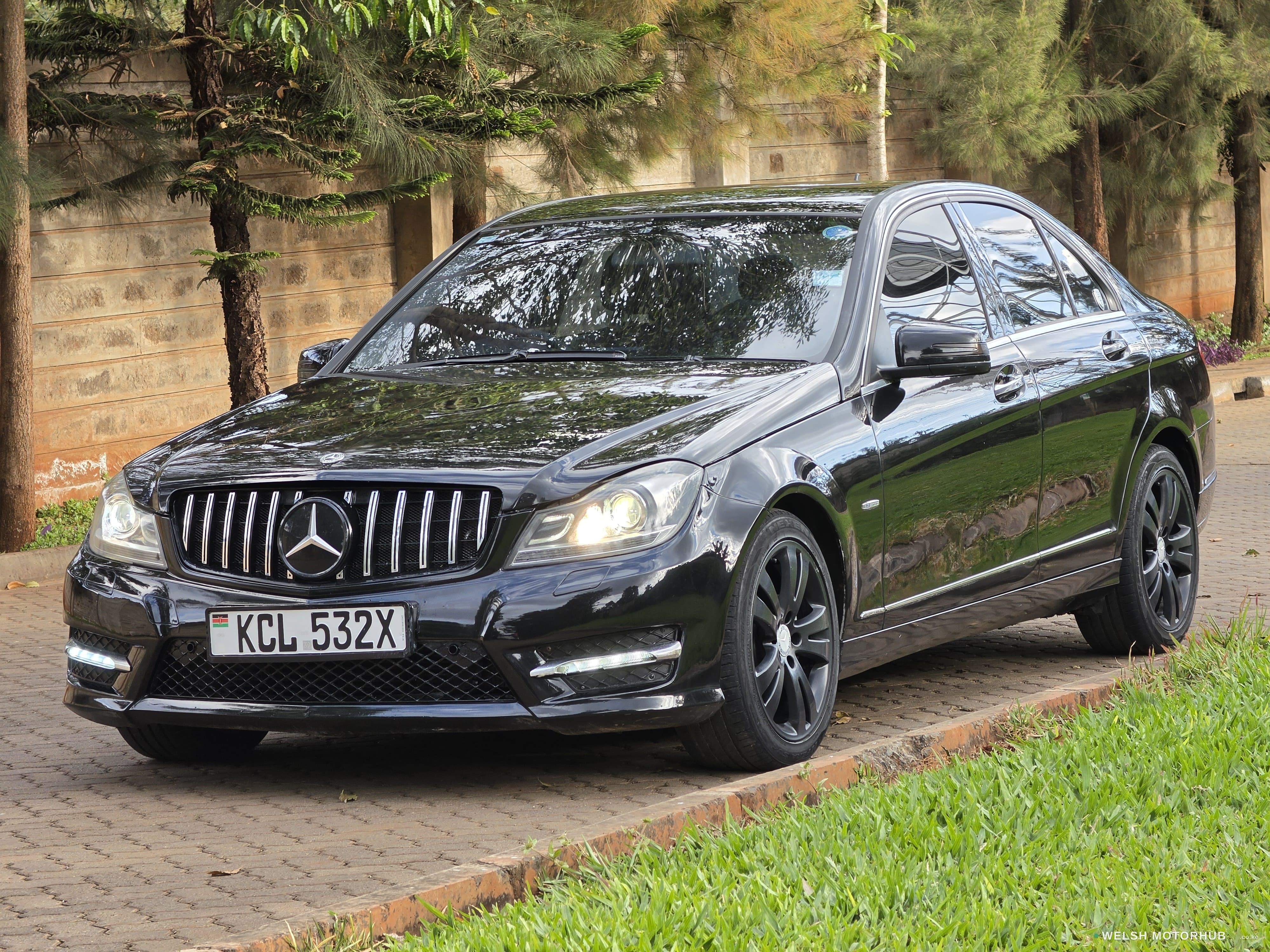 2010 Mercedes-Benz C200 1.8L Petrol Sedan, main photo