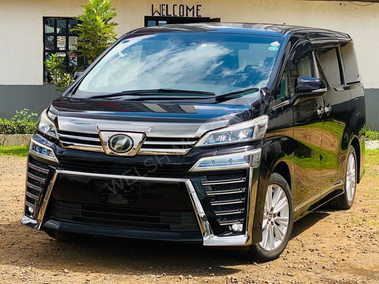 2018 Toyota Vellfire Petrol MPV, photo 3