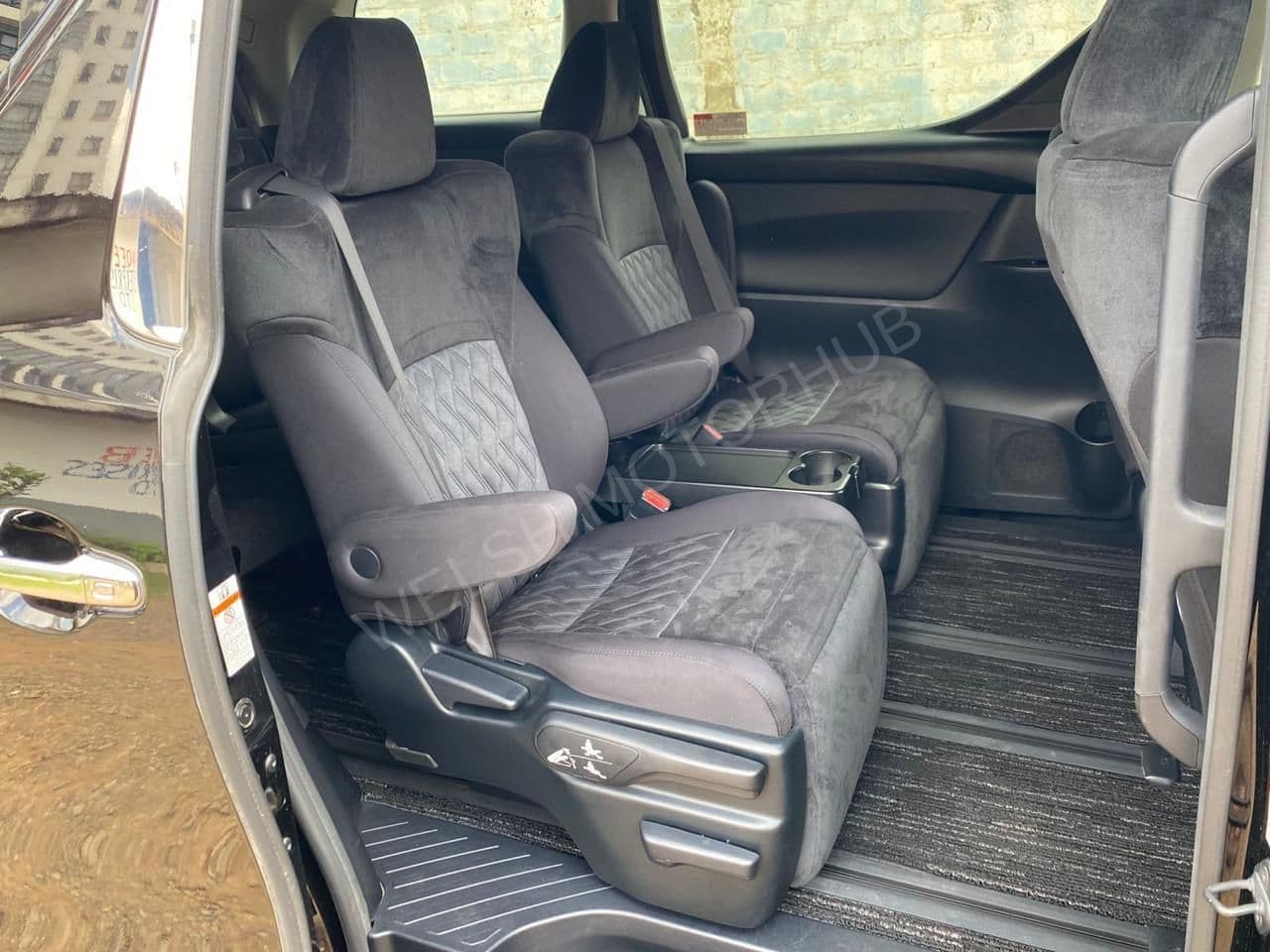 2018 Toyota Vellfire Petrol MPV, photo 9