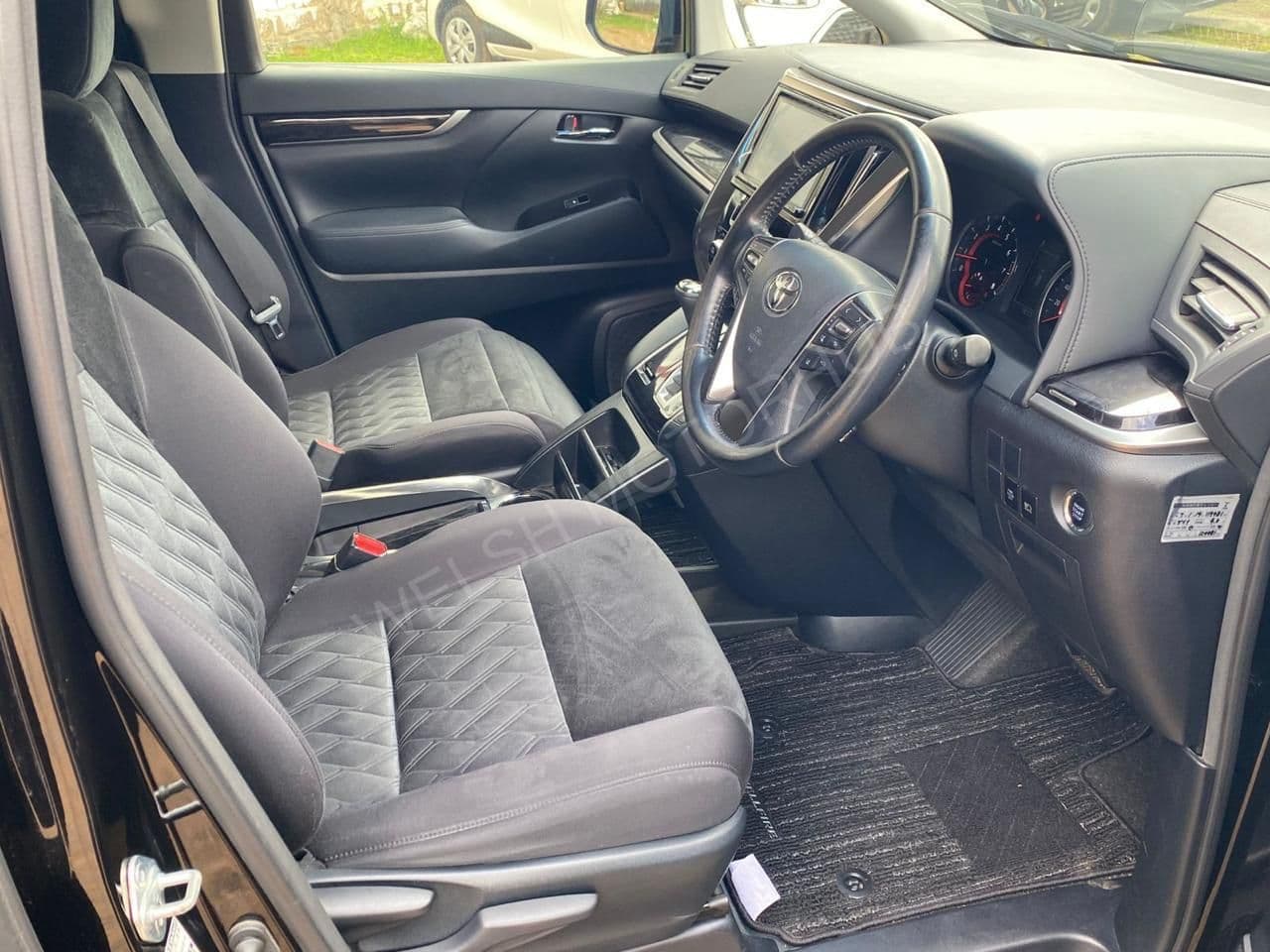 2018 Toyota Vellfire Petrol MPV, photo 5