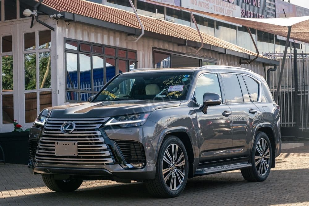 2023 Lexus LX 600 3.5L Petrol SUV, photo 4