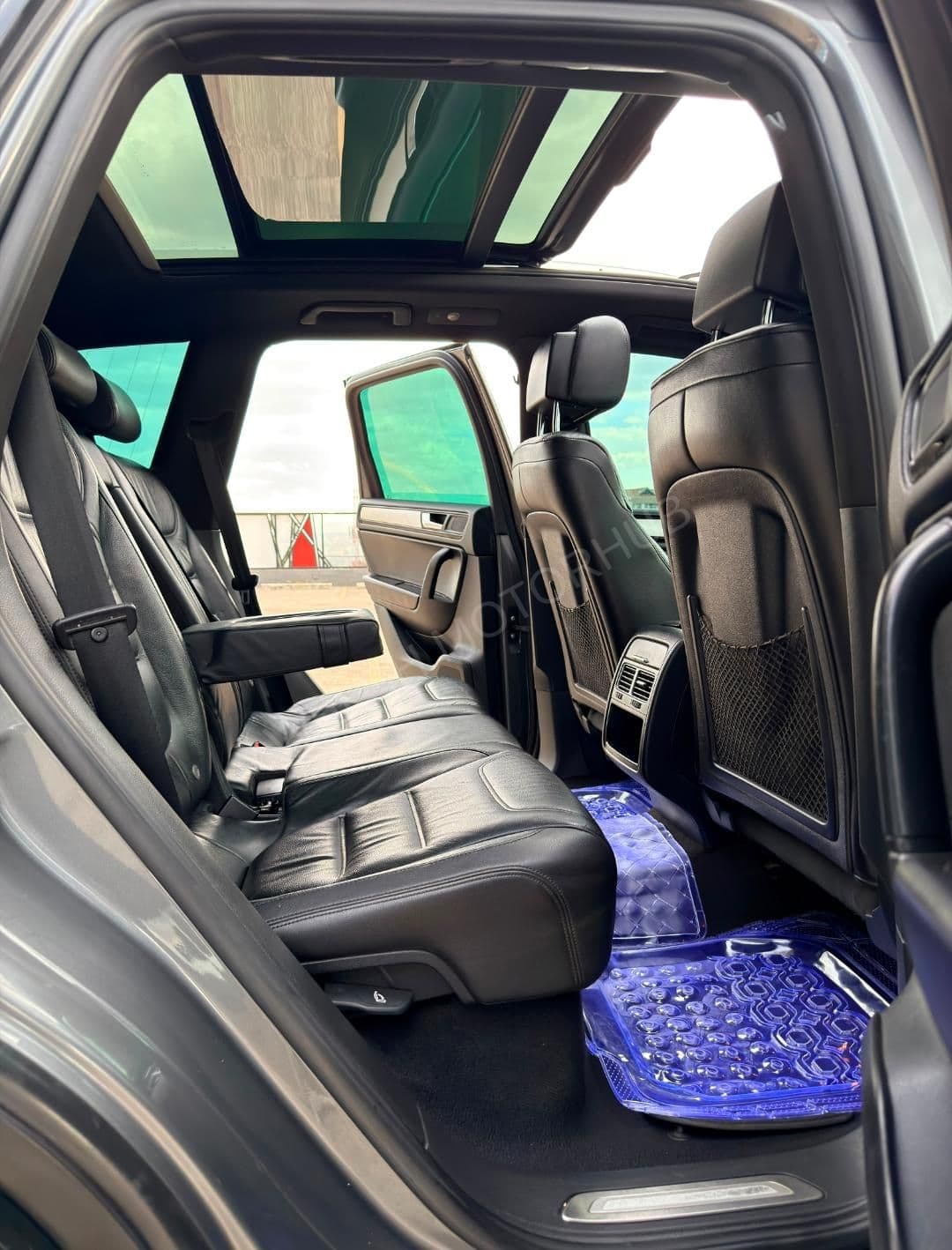 2014 Volkswagen Tuareg 3L Diesel SUV, photo 12