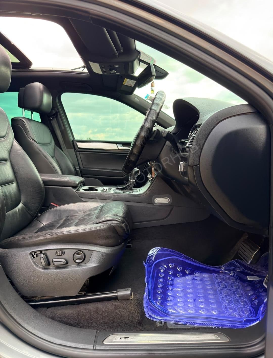 2014 Volkswagen Tuareg 3L Diesel SUV, photo 14