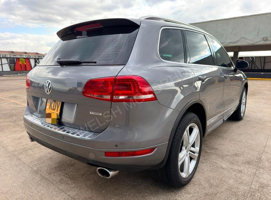 2014 Volkswagen Tuareg 3L Diesel SUV, photo 3