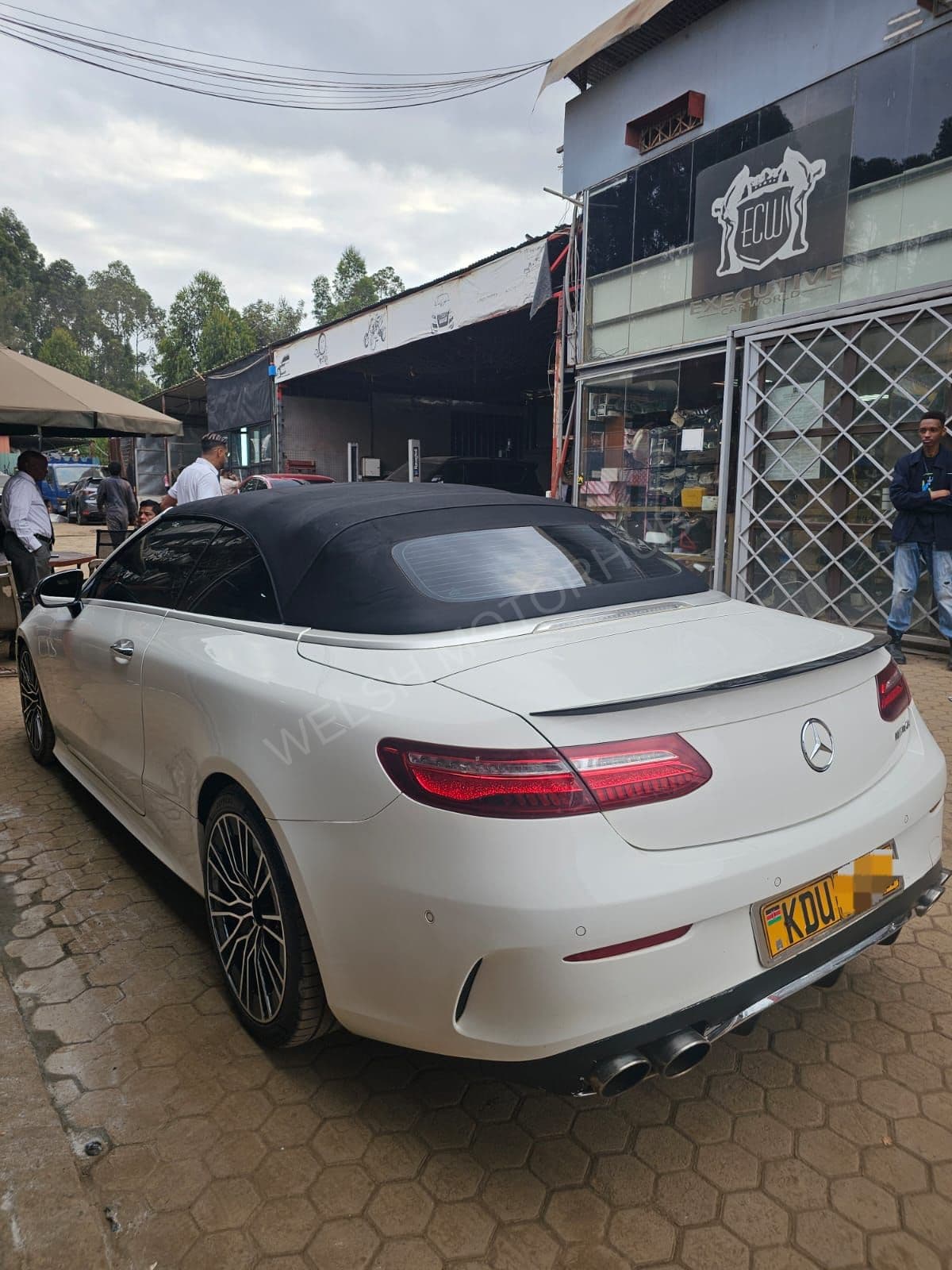 Mercedes-Benz E400 ( AMG-LINE )