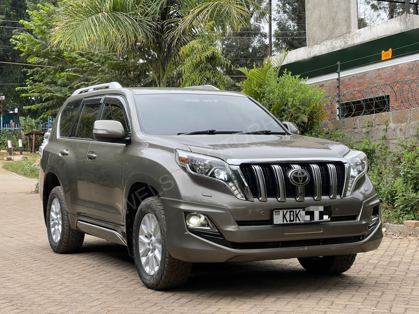 Toyota Land Cruiser ( Prado TZG )