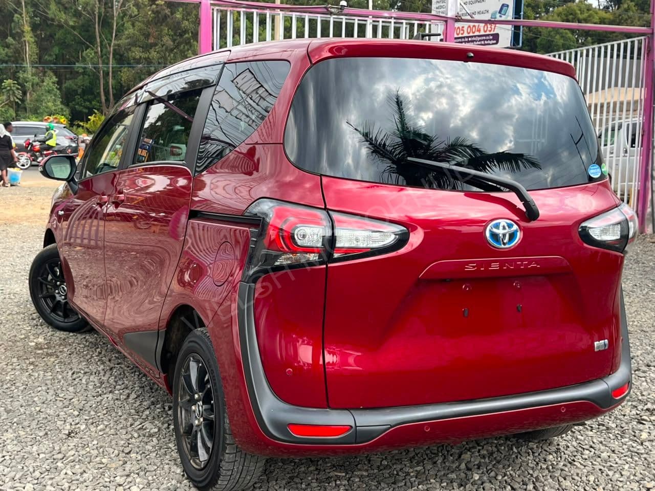 2019 Toyota Sienta 1.5L Hybrid MPV, photo 4