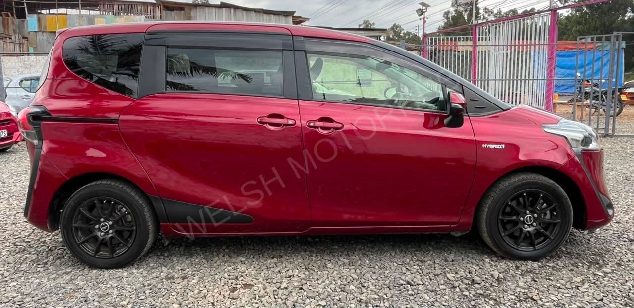 2019 Toyota Sienta 1.5L Hybrid MPV, photo 3
