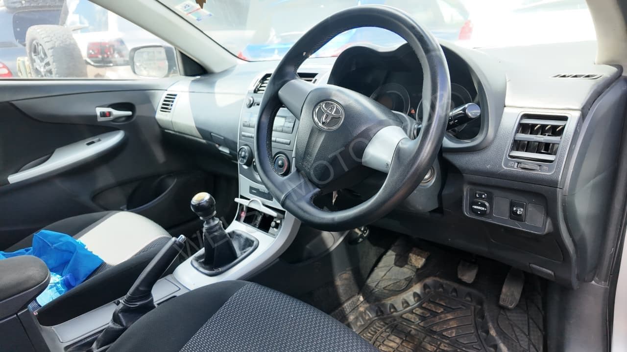 2013 Toyota Corolla 1.6L Petrol Sedan, photo 5