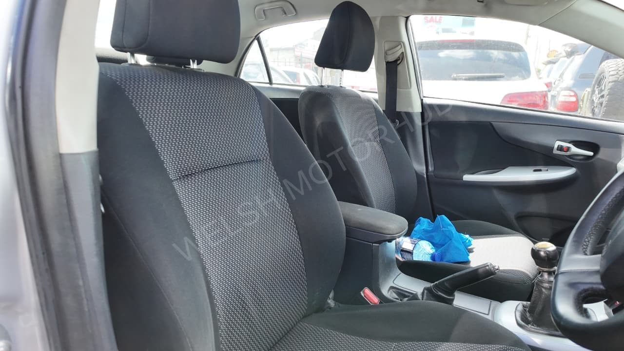 2013 Toyota Corolla 1.6L Petrol Sedan, photo 7