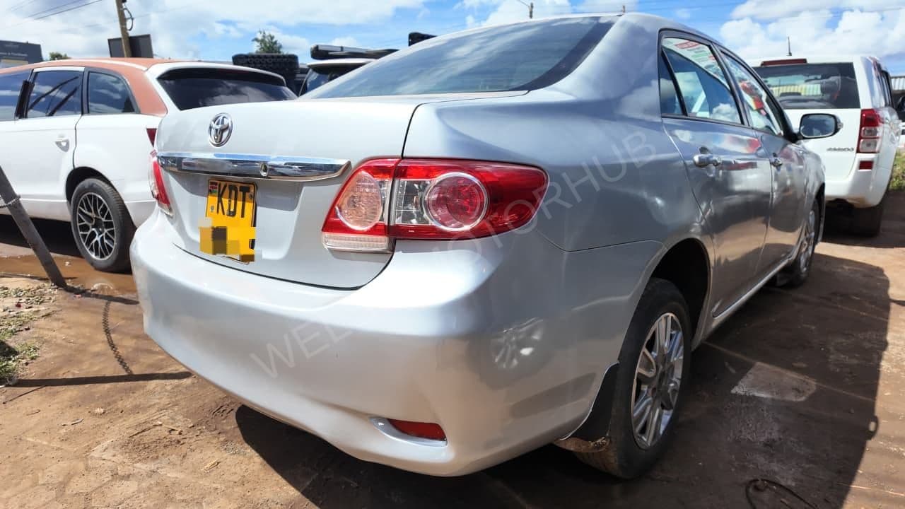 2013 Toyota Corolla 1.6L Petrol Sedan, photo 4