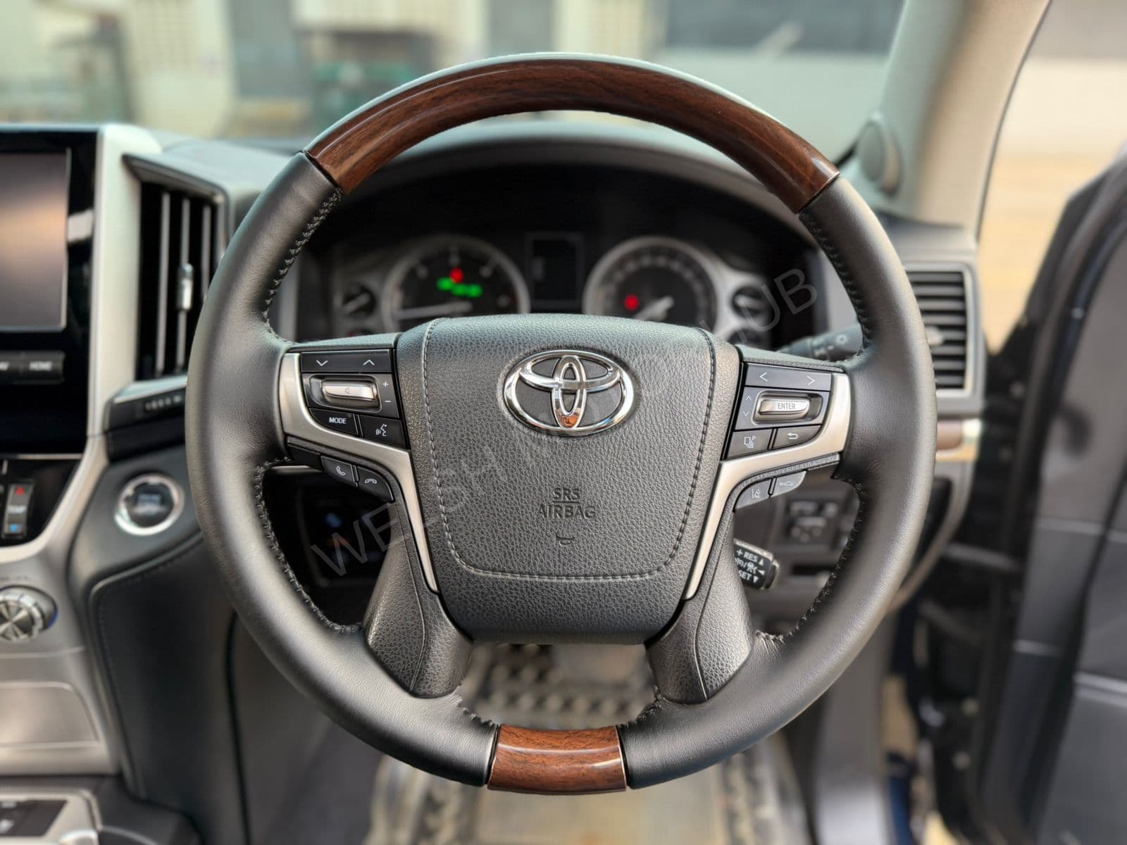 2016 Toyota Land Cruiser SAHARA LC200 4.5L Diesel SUV, photo 13