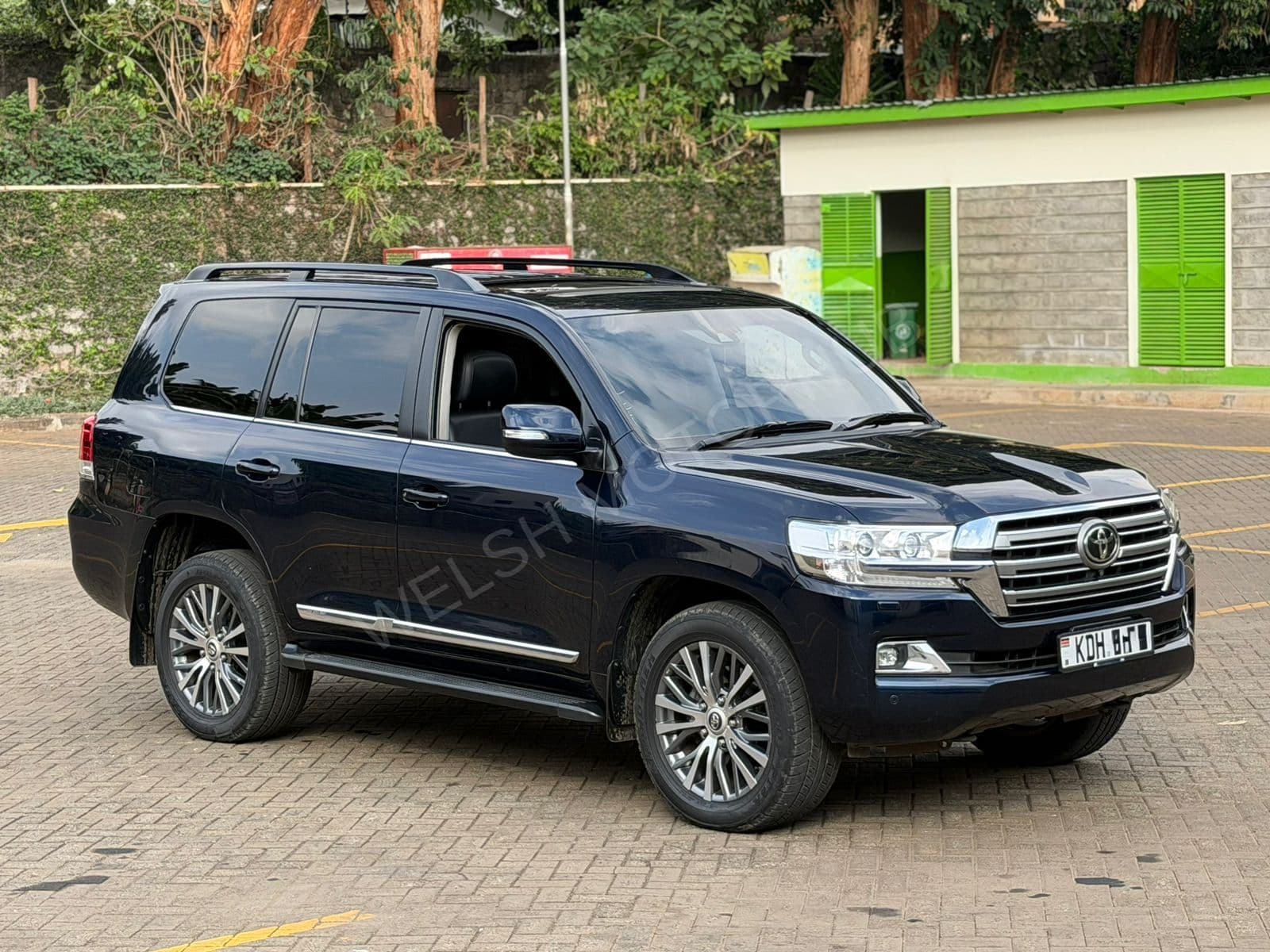 2016 Toyota Land Cruiser SAHARA LC200 4.5L Diesel SUV, photo 2