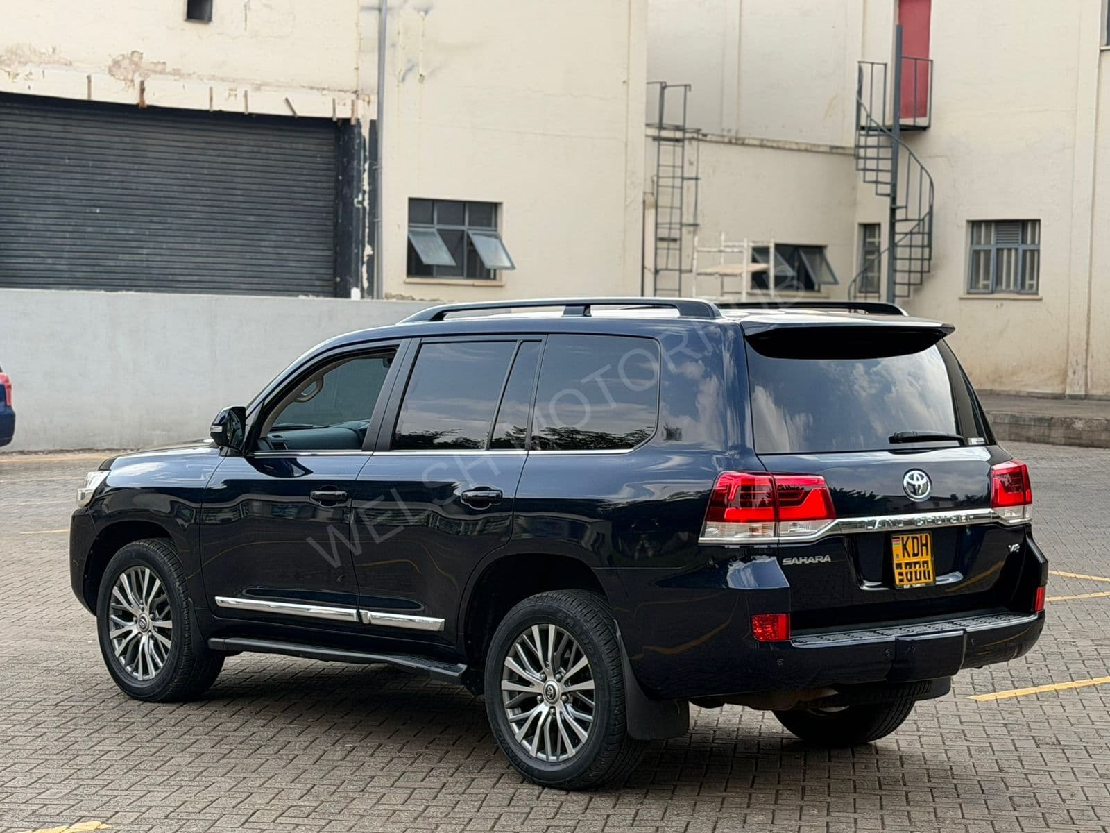 2016 Toyota Land Cruiser SAHARA LC200 4.5L Diesel SUV, photo 5