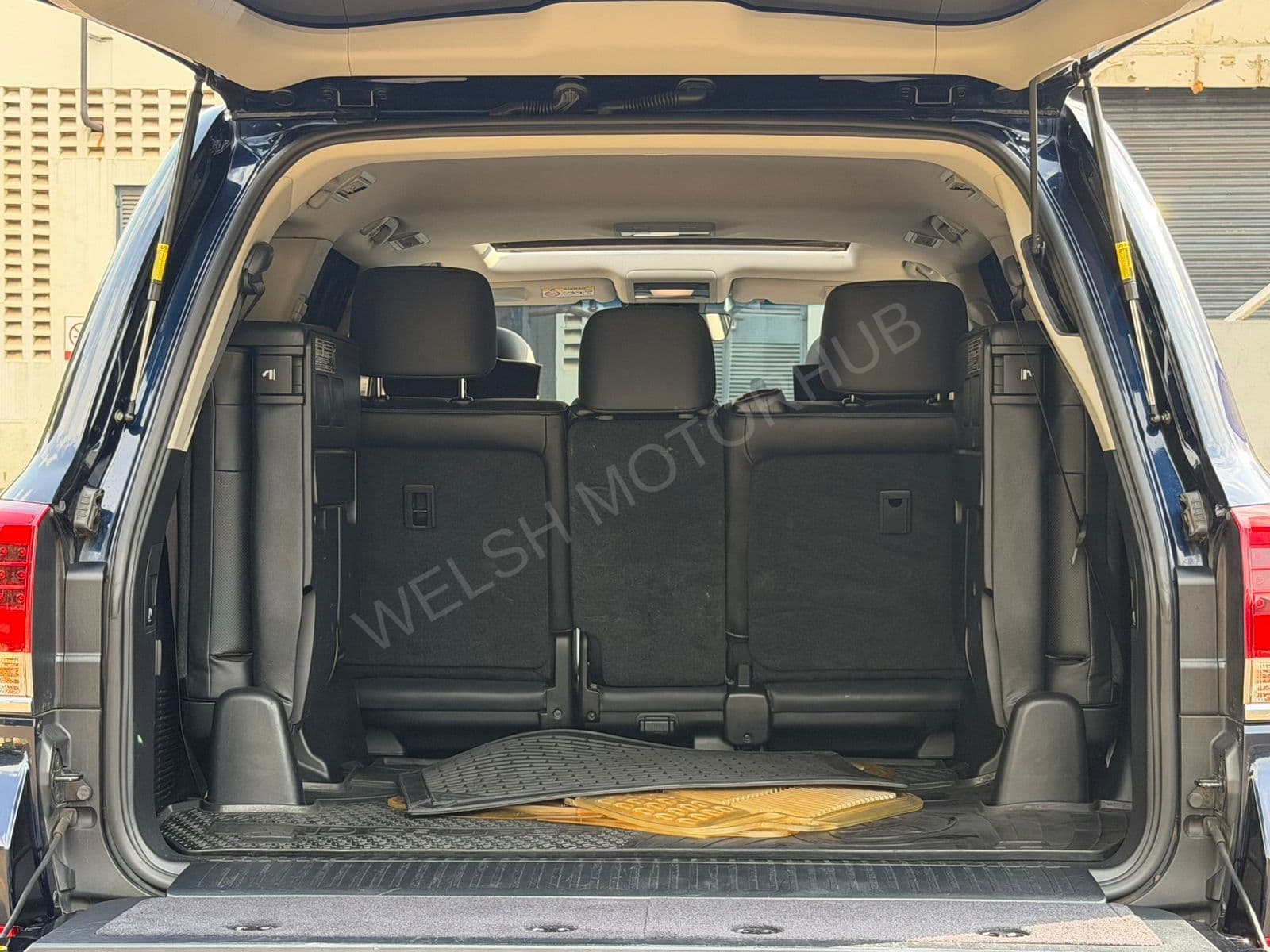 2016 Toyota Land Cruiser SAHARA LC200 4.5L Diesel SUV, photo 14