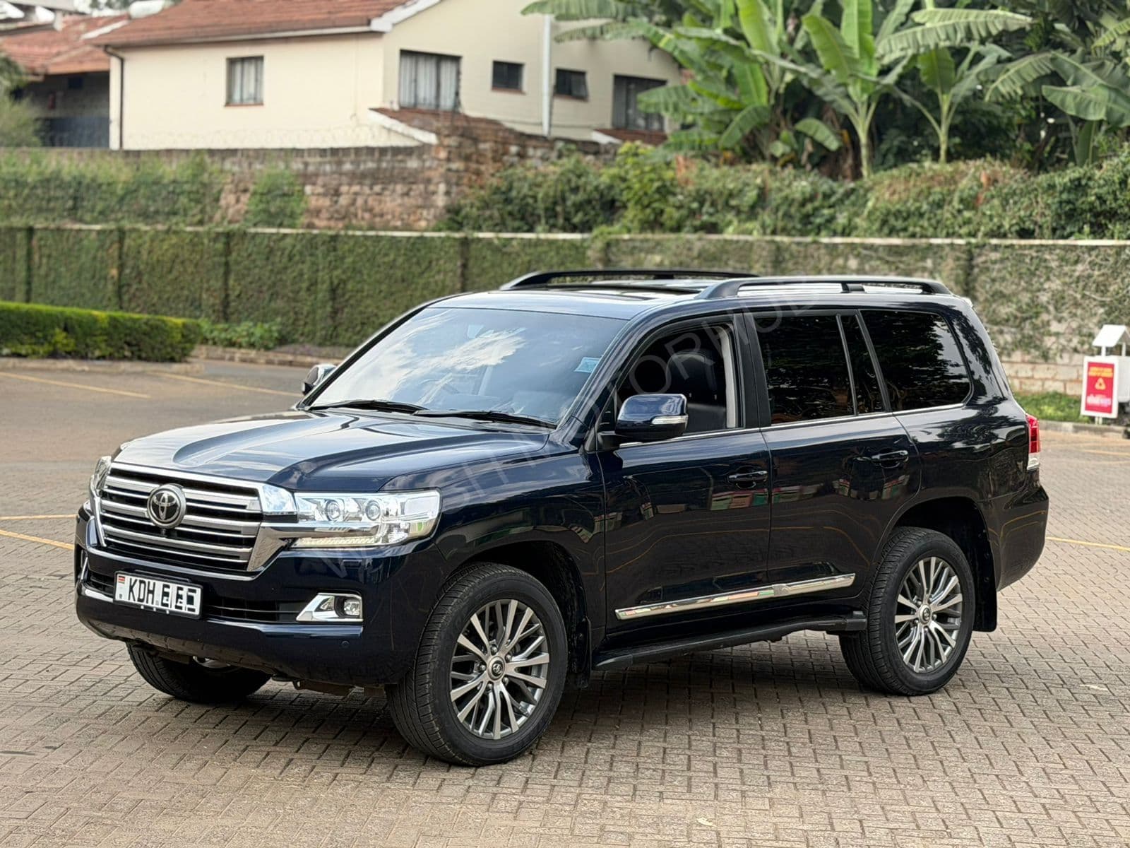 2016 Toyota Land Cruiser SAHARA LC200 4.5L Diesel SUV, photo 3