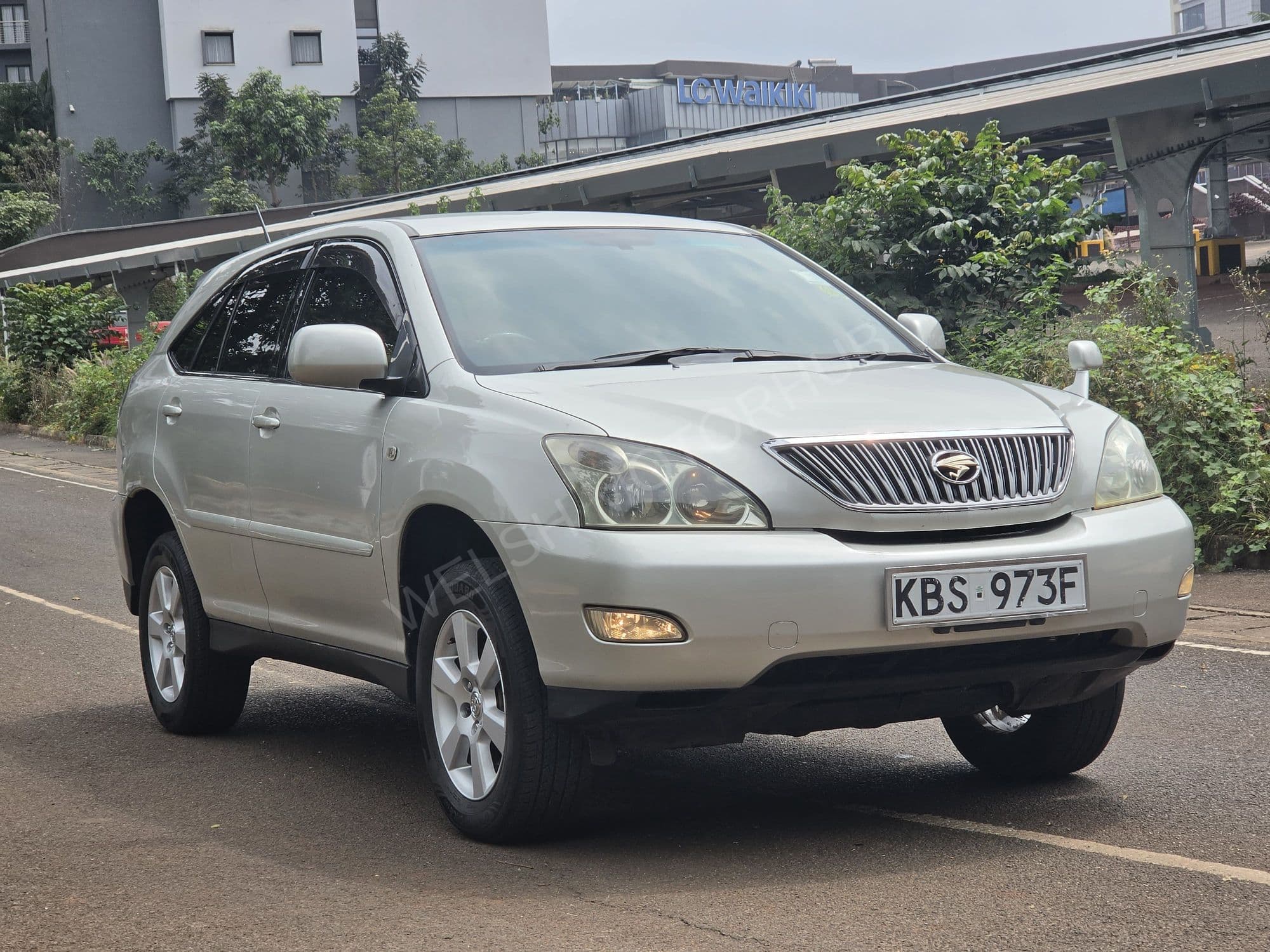 2005 Toyota Harrier 2.5L Petrol SUV, photo 3