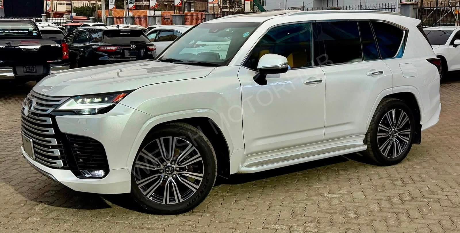 2023 Lexus LX 600 3.5L Petrol SUV, photo 3