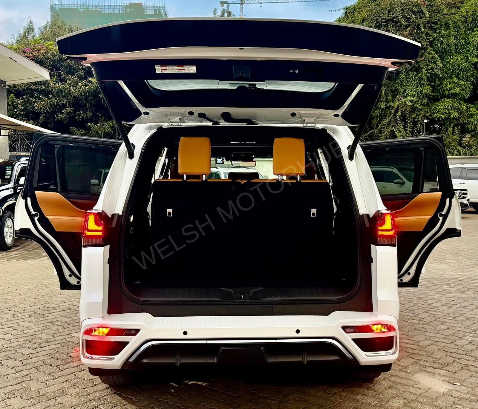 2023 Lexus LX 600 3.5L Petrol SUV, photo 8