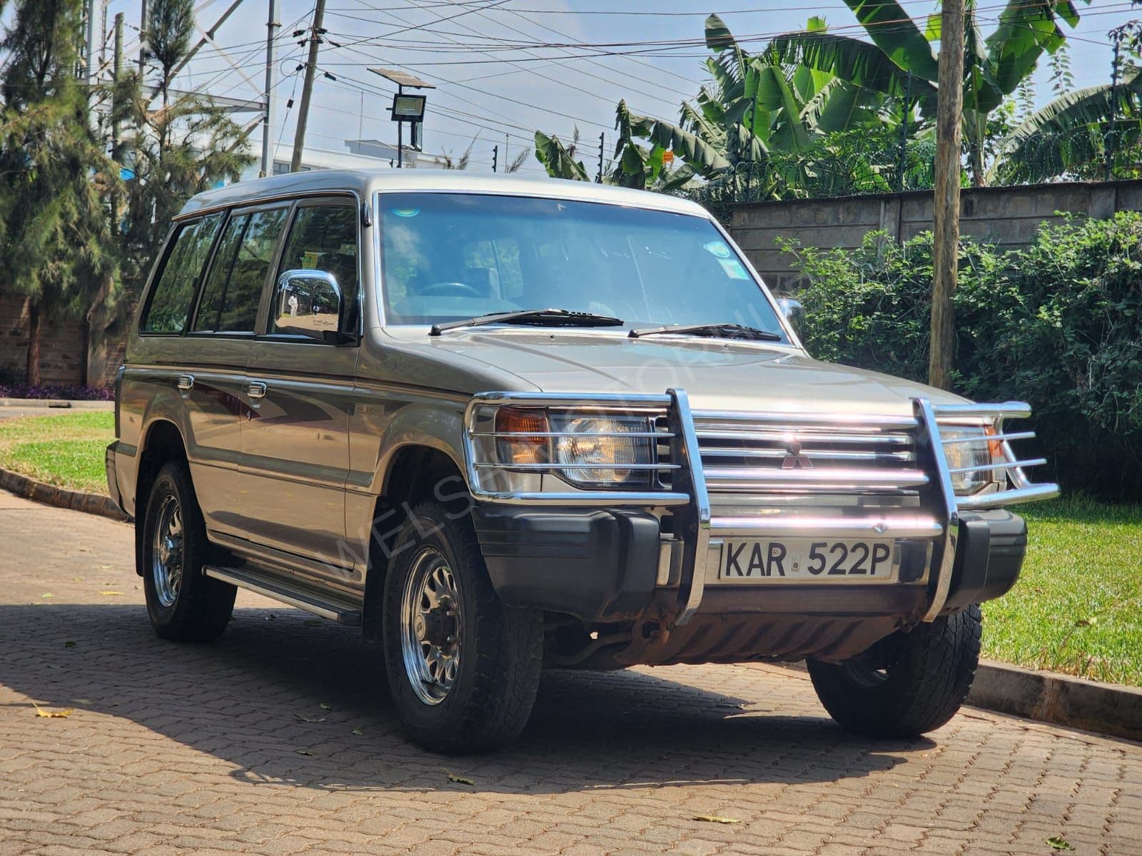 Mitsubishi Pajero ( GLX )