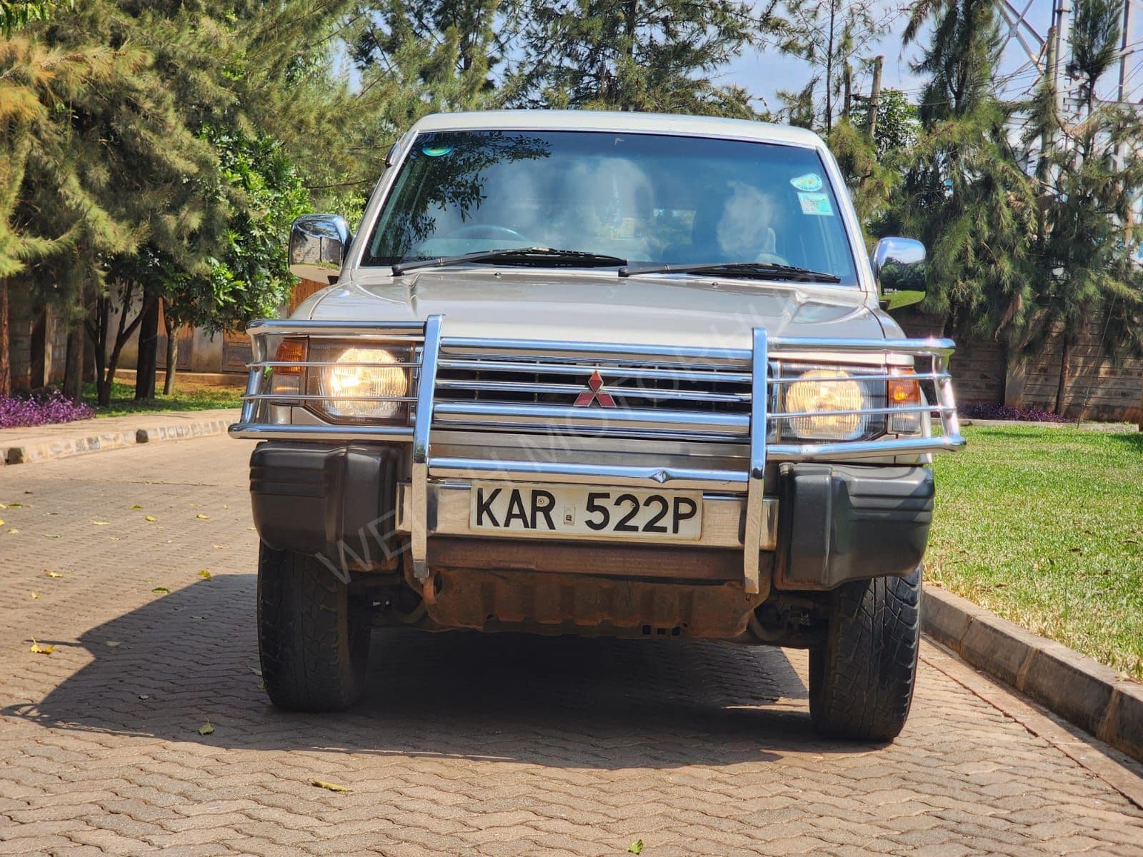 2004 Mitsubishi Pajero GLX 3L Petrol SUV, photo 2