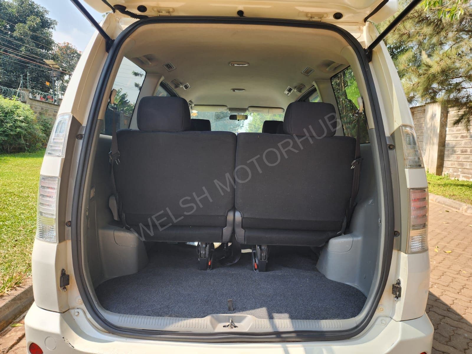2007 Toyota Voxy 2L Petrol MPV, photo 13