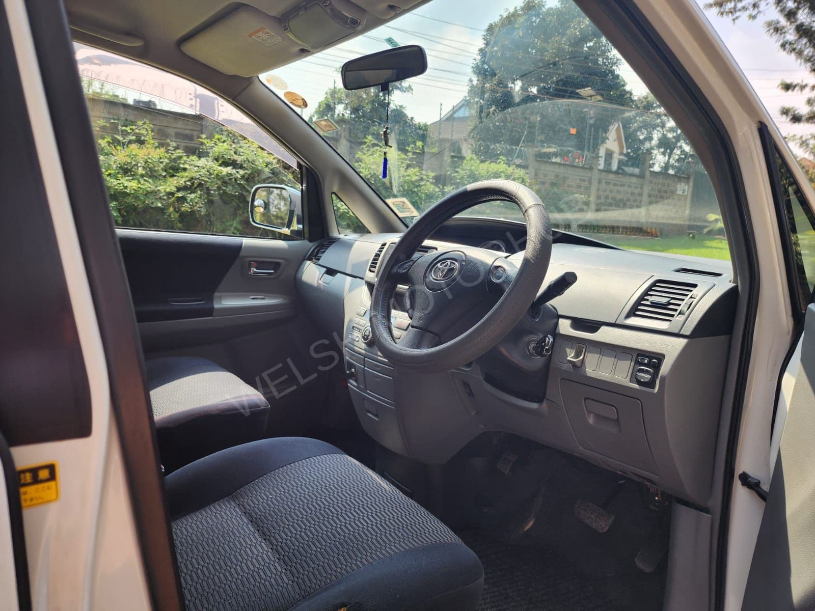 2007 Toyota Voxy 2L Petrol MPV, photo 11