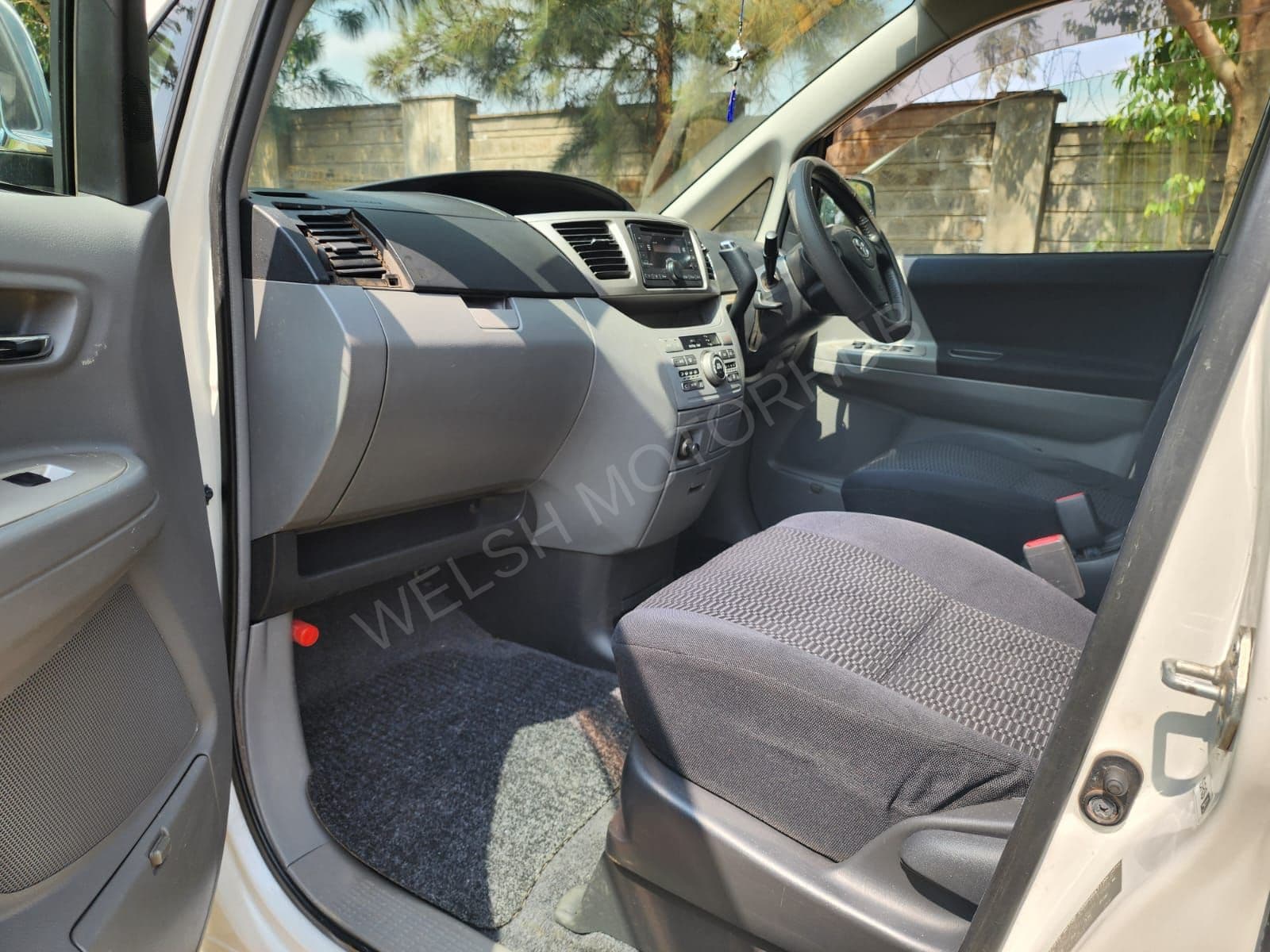 2007 Toyota Voxy 2L Petrol MPV, photo 10