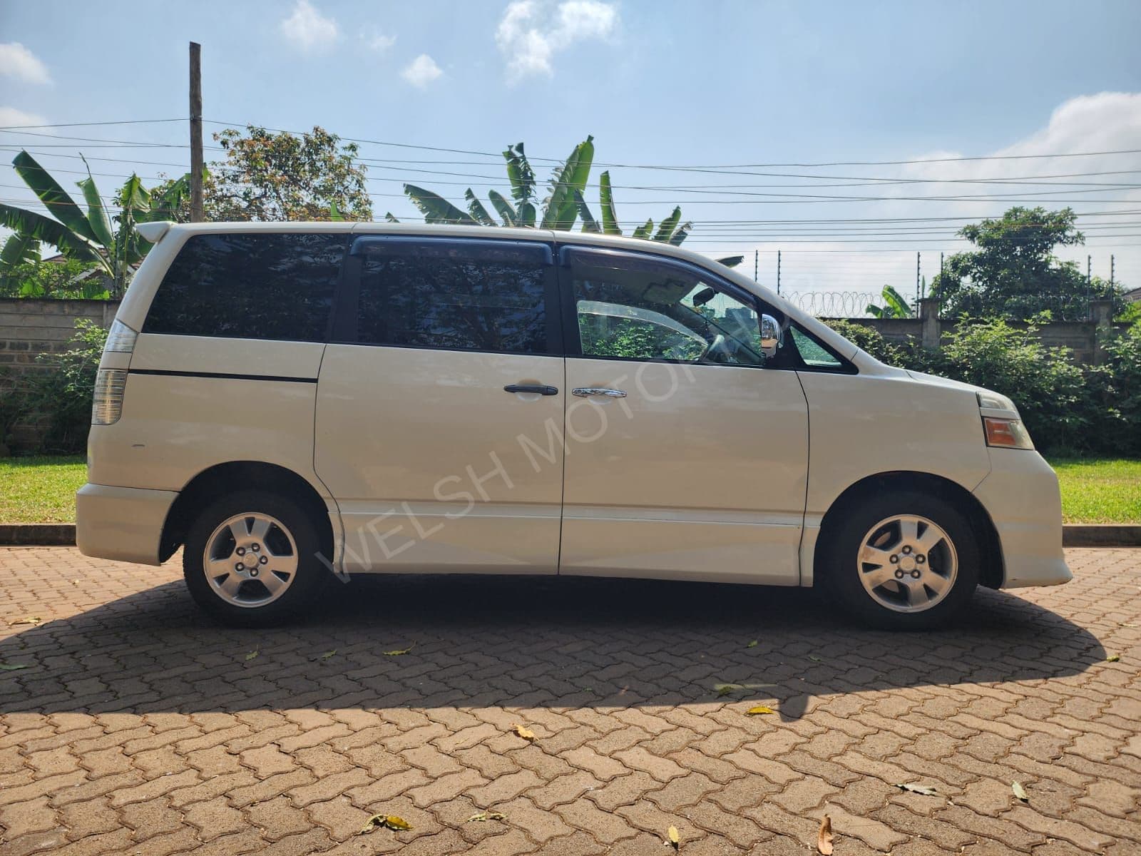 2007 Toyota Voxy 2L Petrol MPV, photo 7