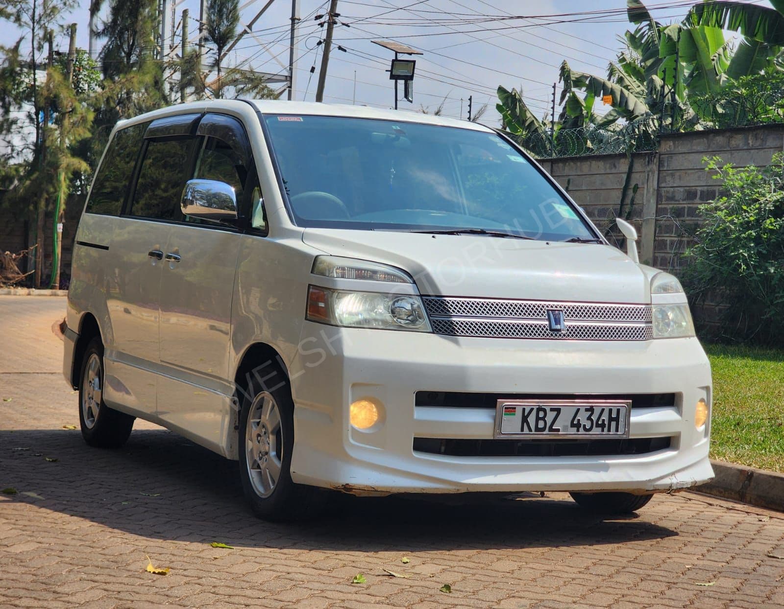 2007 Toyota Voxy 2L Petrol MPV, photo 4