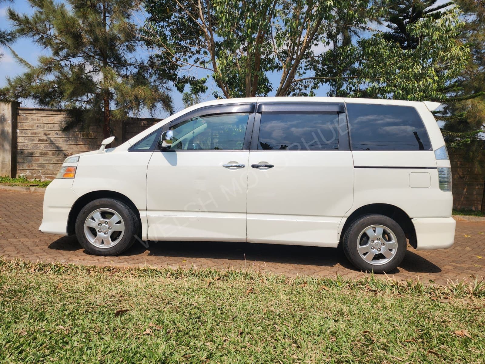 2007 Toyota Voxy 2L Petrol MPV, photo 6