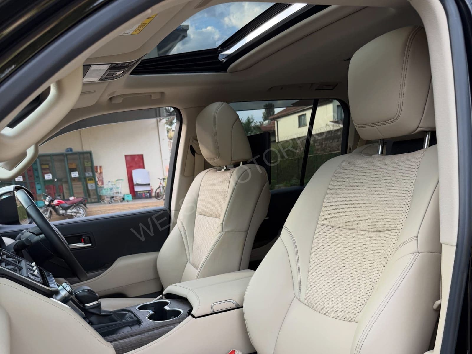 2023 Toyota Land Cruiser 300 ZX 3.5L Petrol SUV, photo 7