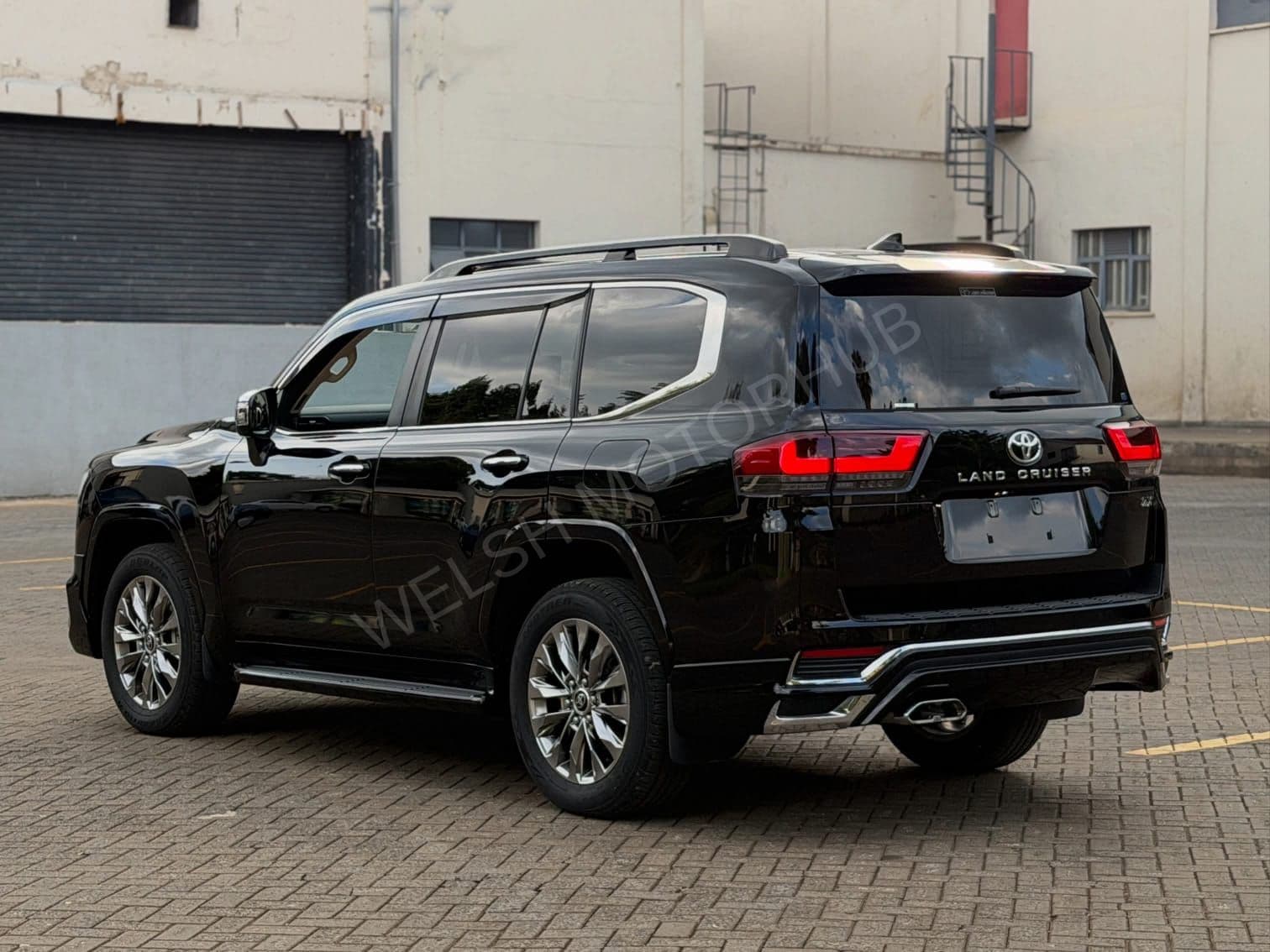 2023 Toyota Land Cruiser 300 ZX 3.5L Petrol SUV, photo 4