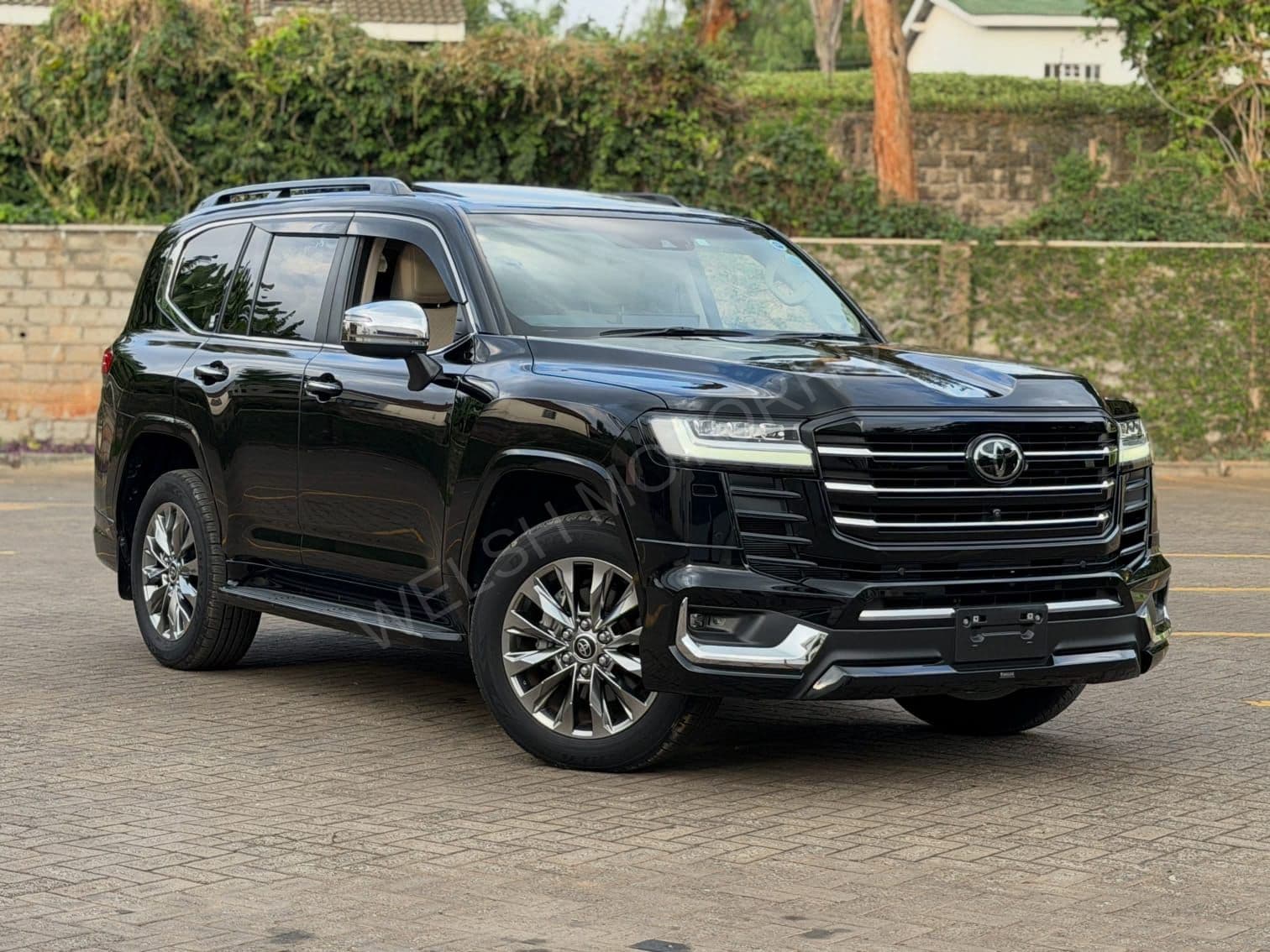 2023 Toyota Land Cruiser 300 ZX 3.5L Petrol SUV, photo 2