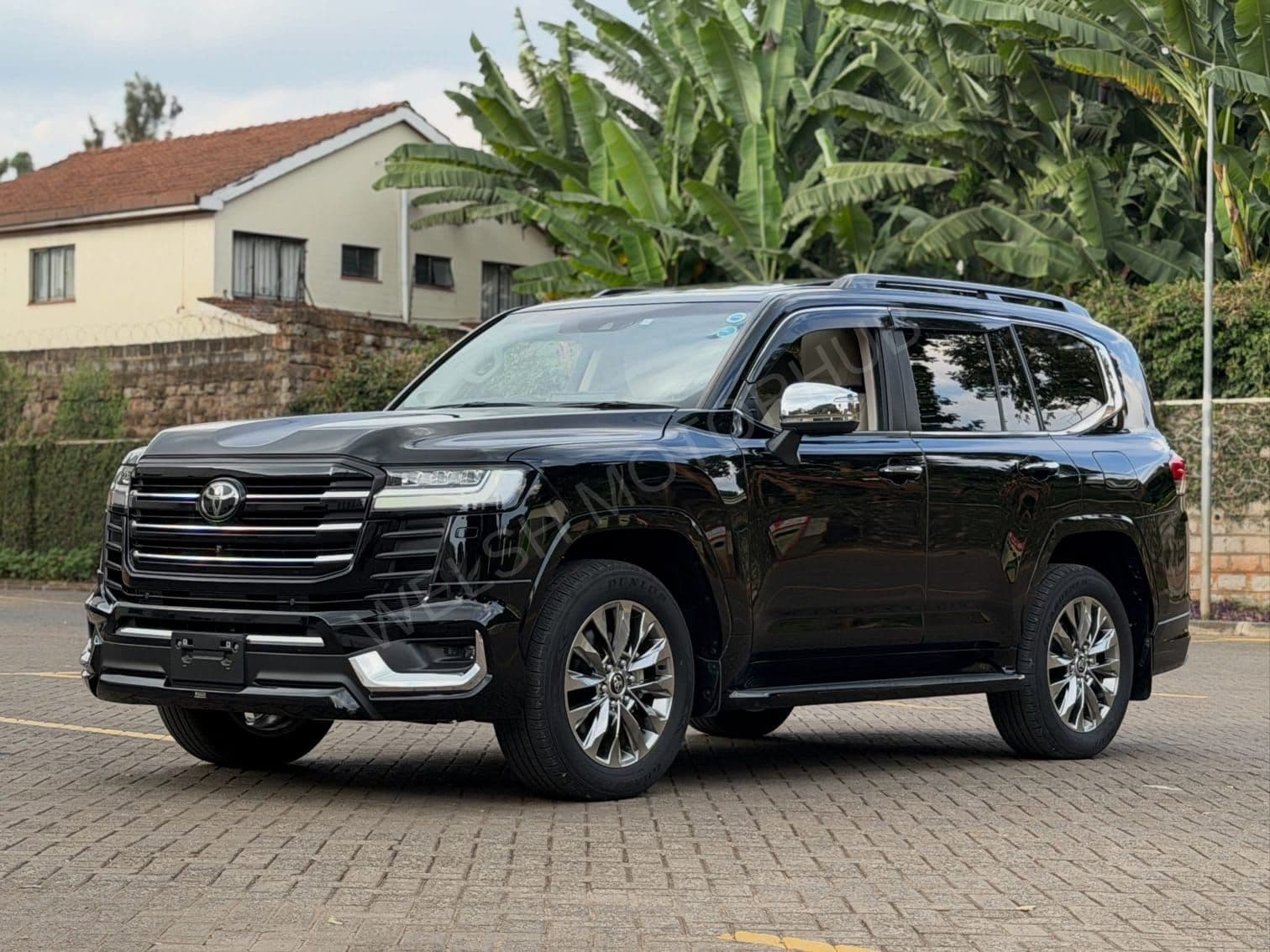 2023 Toyota Land Cruiser 300 ZX 3.5L Petrol SUV, photo 3