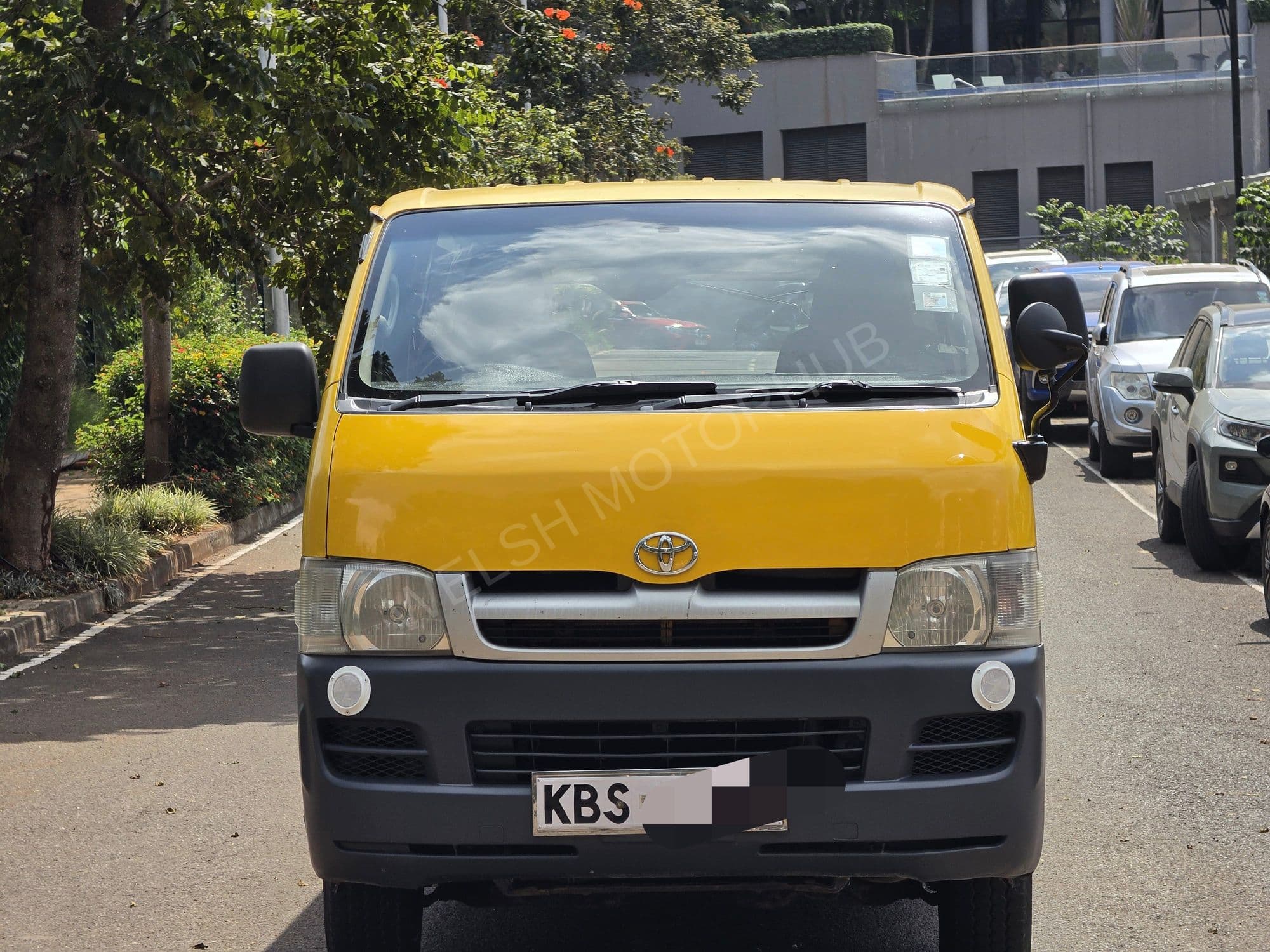2005 Toyota Hiace 7L 3L Diesel MPV, main photo