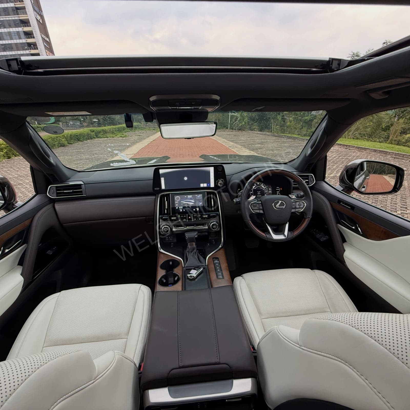 2023 Lexus LX600 3.5L Petrol SUV, photo 6