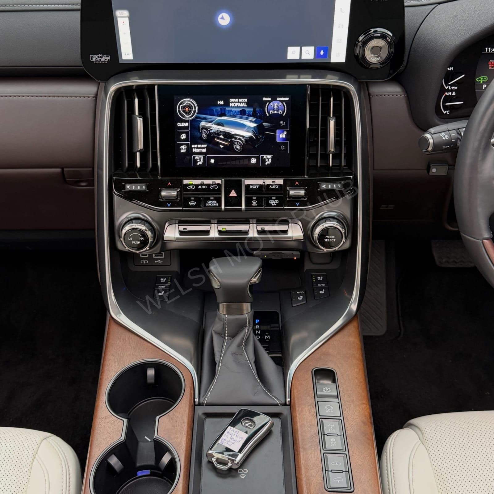 2023 Lexus LX600 3.5L Petrol SUV, photo 9