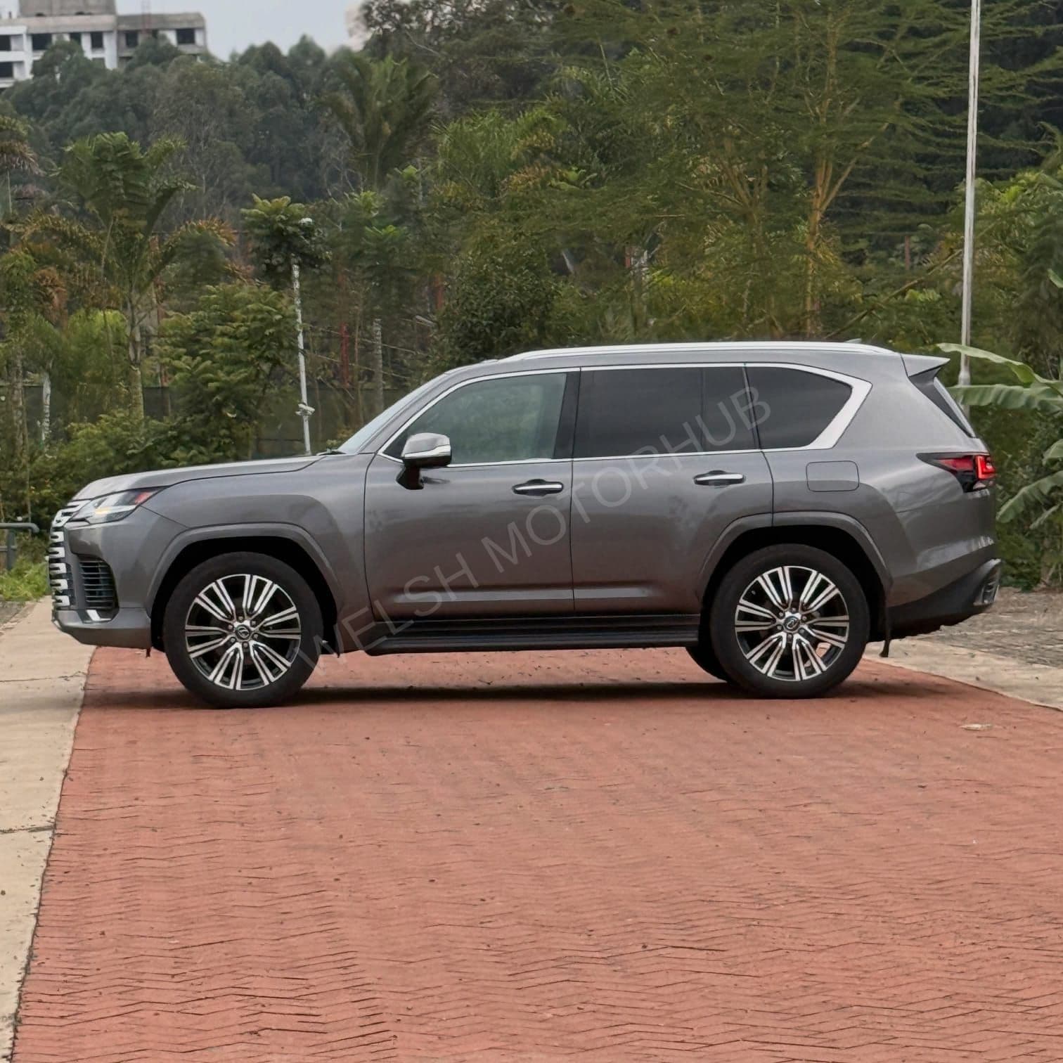 2023 Lexus LX600 3.5L Petrol SUV, photo 4