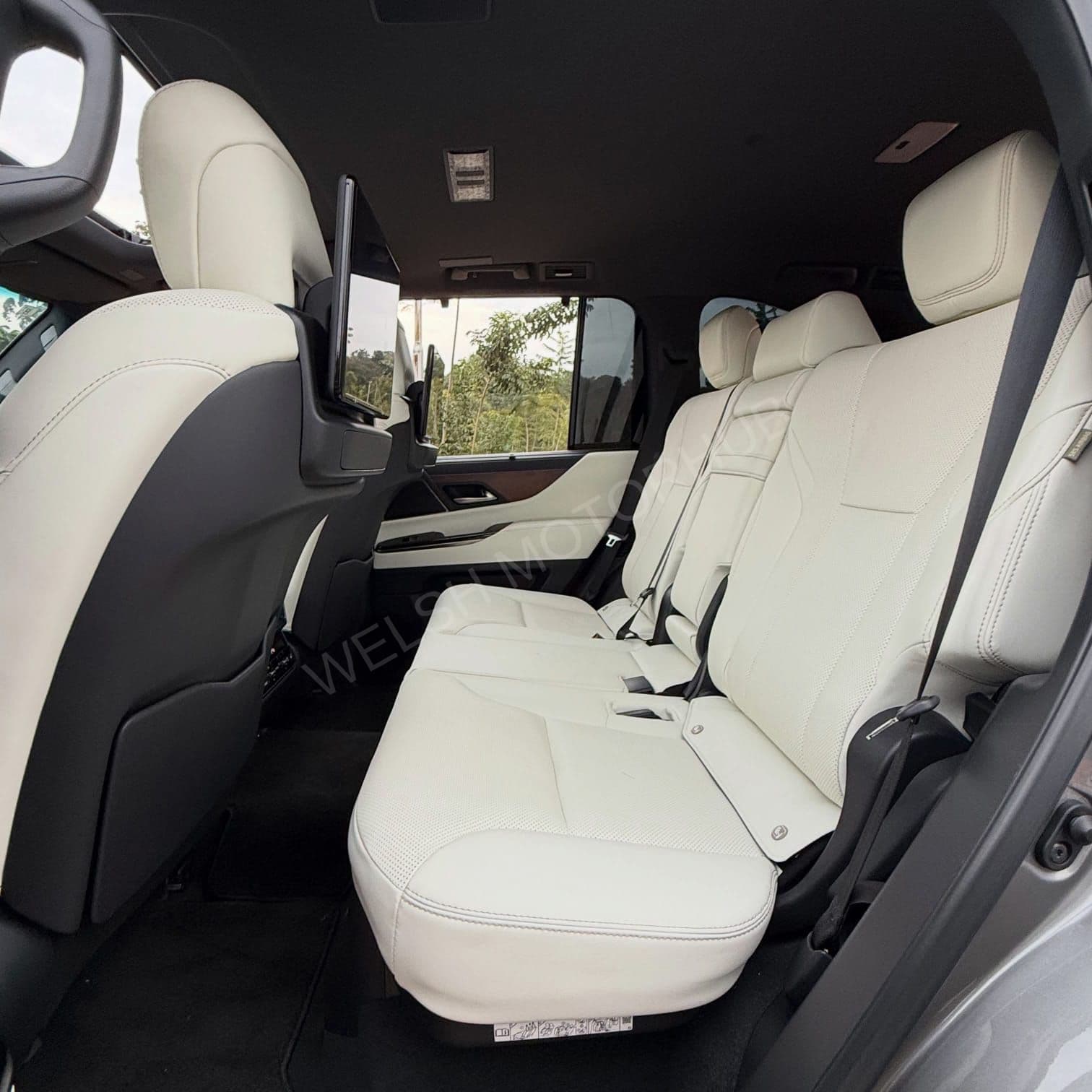 2023 Lexus LX600 3.5L Petrol SUV, photo 8