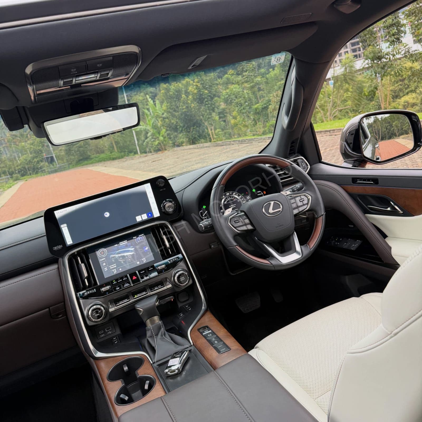 2023 Lexus LX600 3.5L Petrol SUV, photo 12