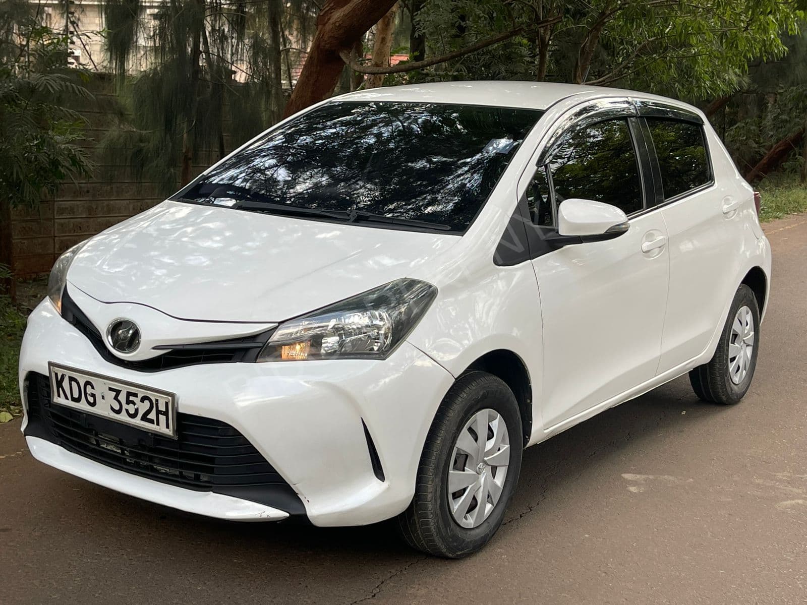2014 Toyota Vitz 1.5L Petrol Hatchback, main photo