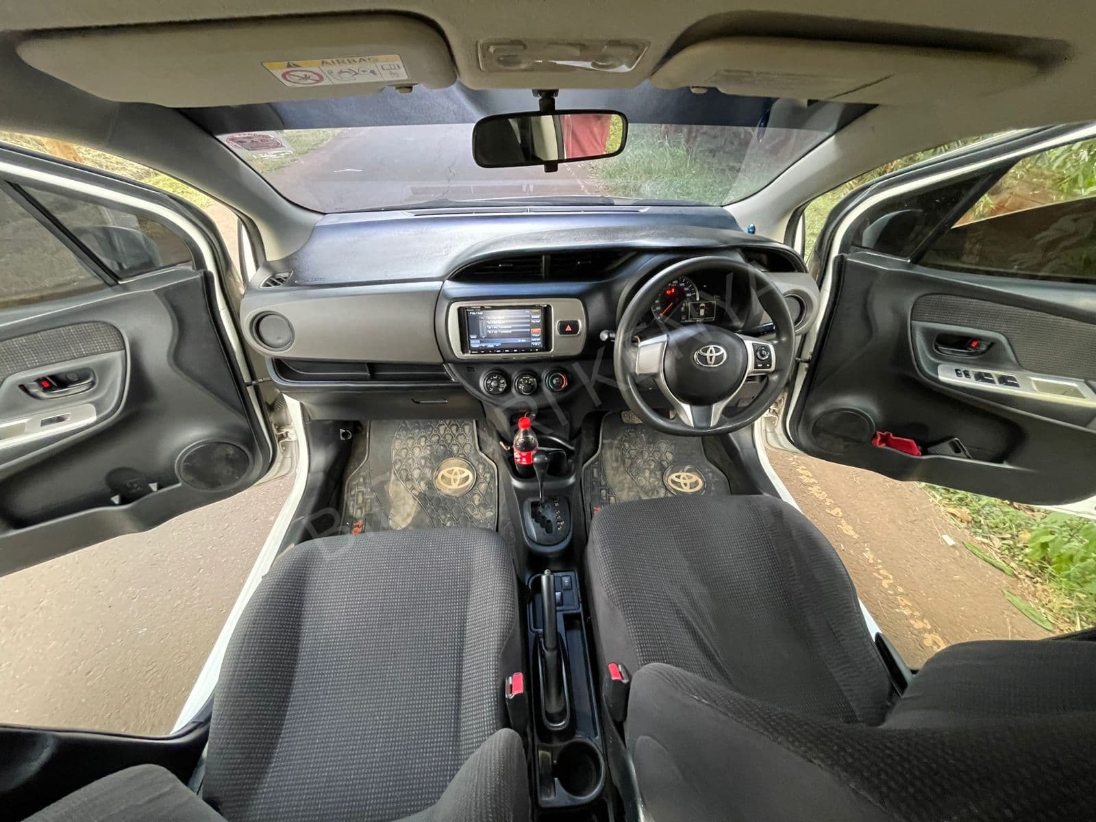 2014 Toyota Vitz 1.5L Petrol Hatchback, photo 10