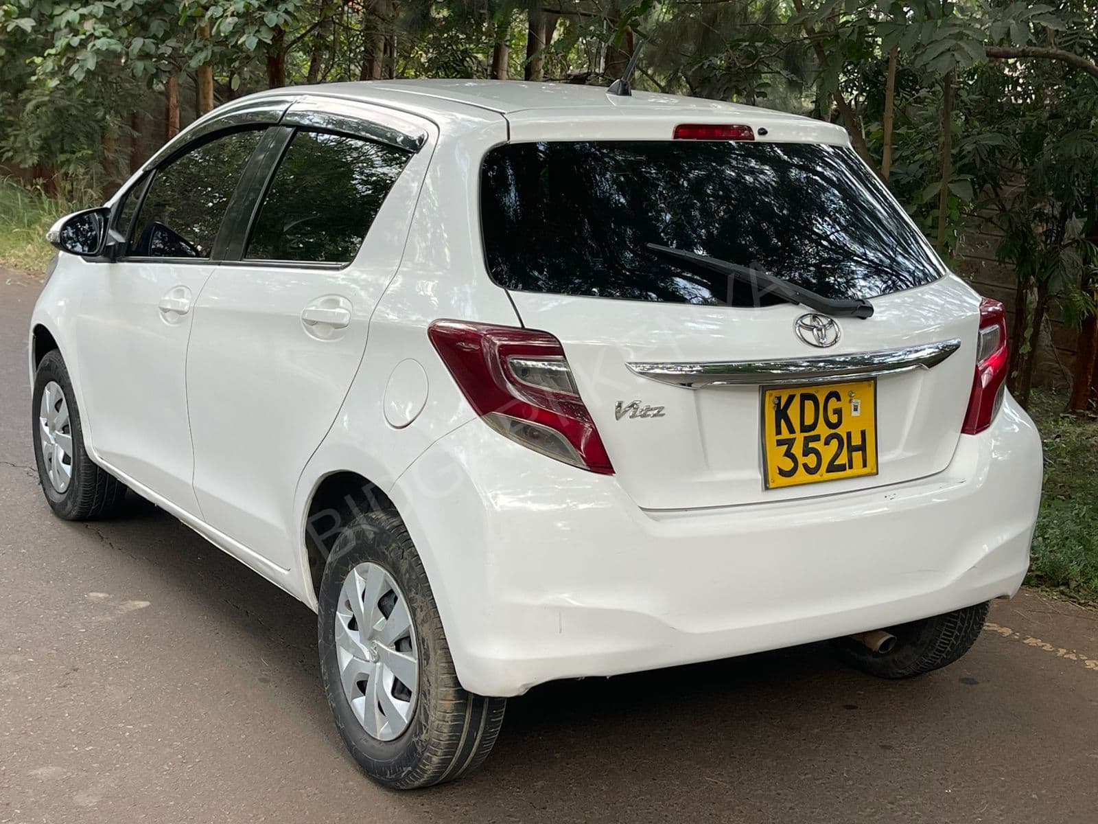 2014 Toyota Vitz 1.5L Petrol Hatchback, photo 3
